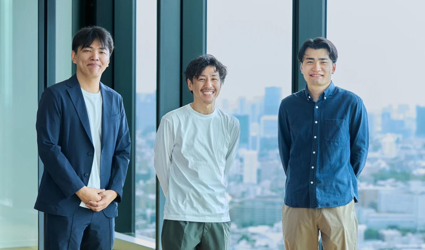 SUBARU Labのメンバーがデスクで働く様子
