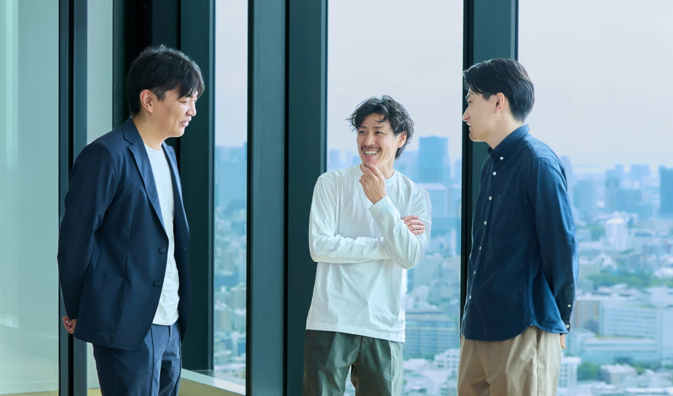 SUBARU Labのメンバーがデスクで働く様子