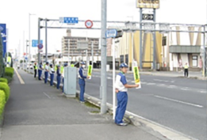 街頭広報活動の様子