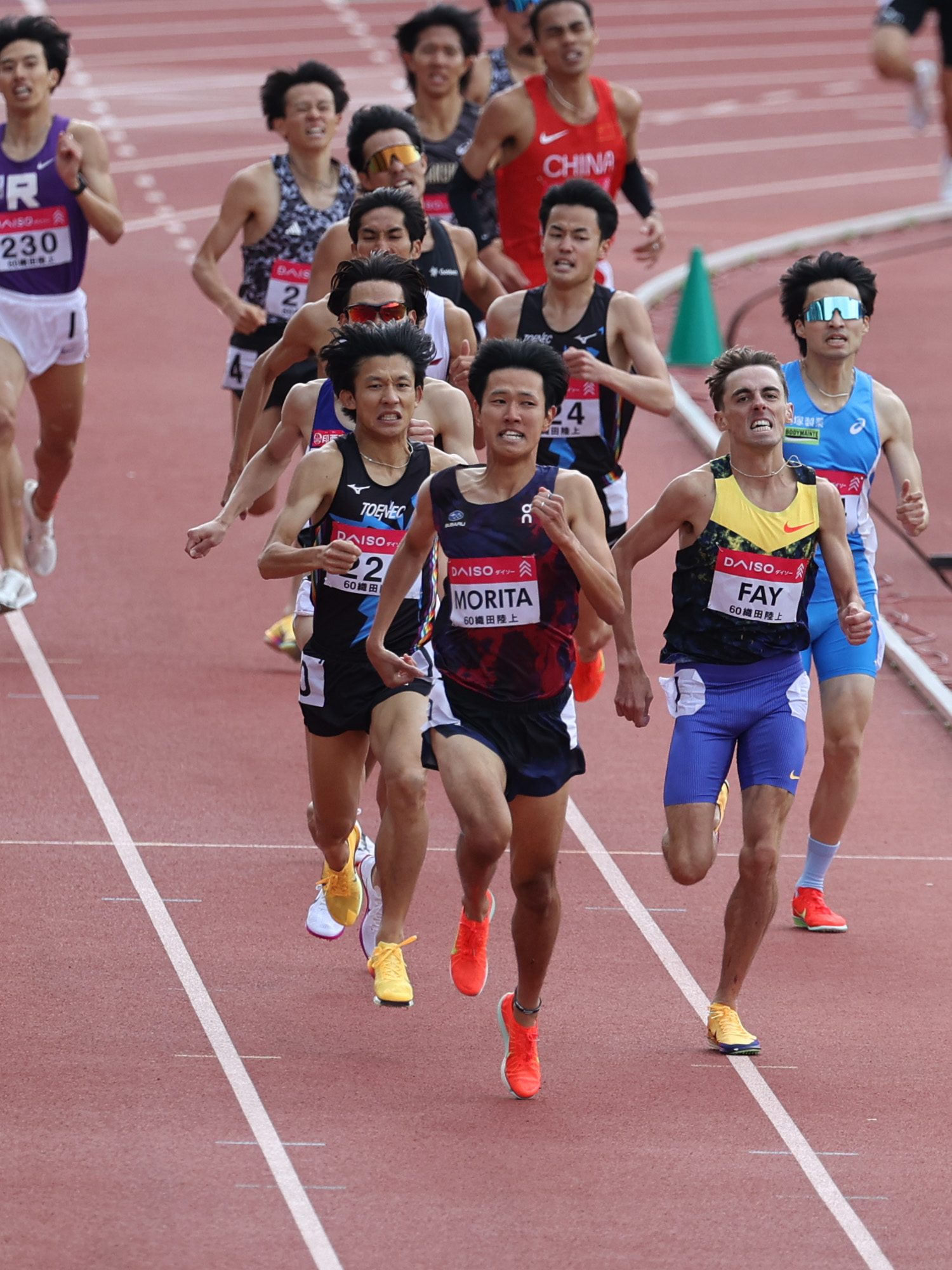 1500m集団で走る森田選手