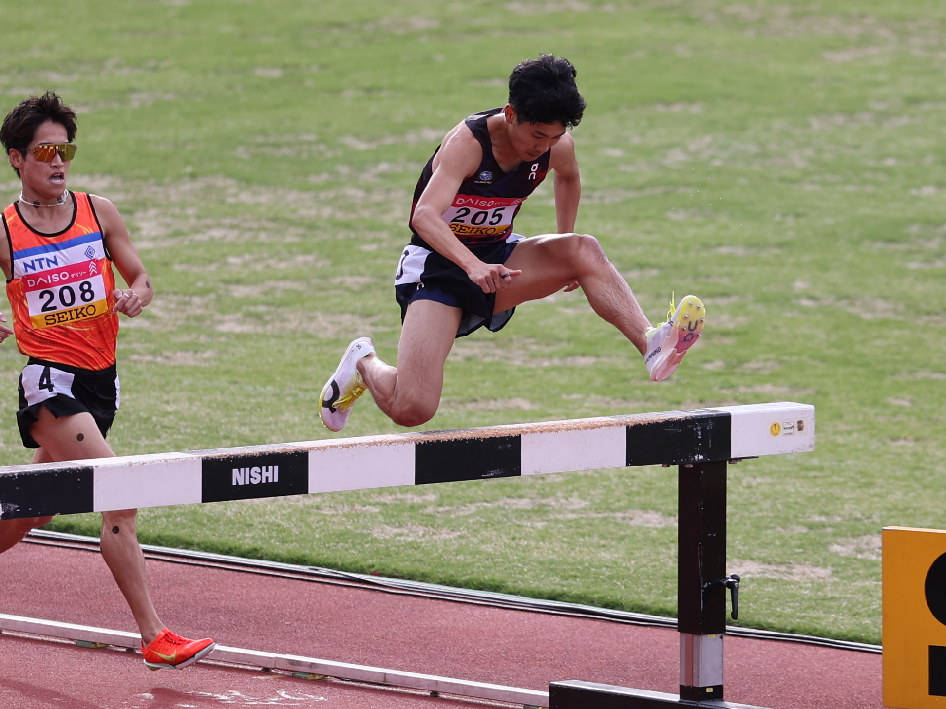 3000mSC障害を越える砂田選手