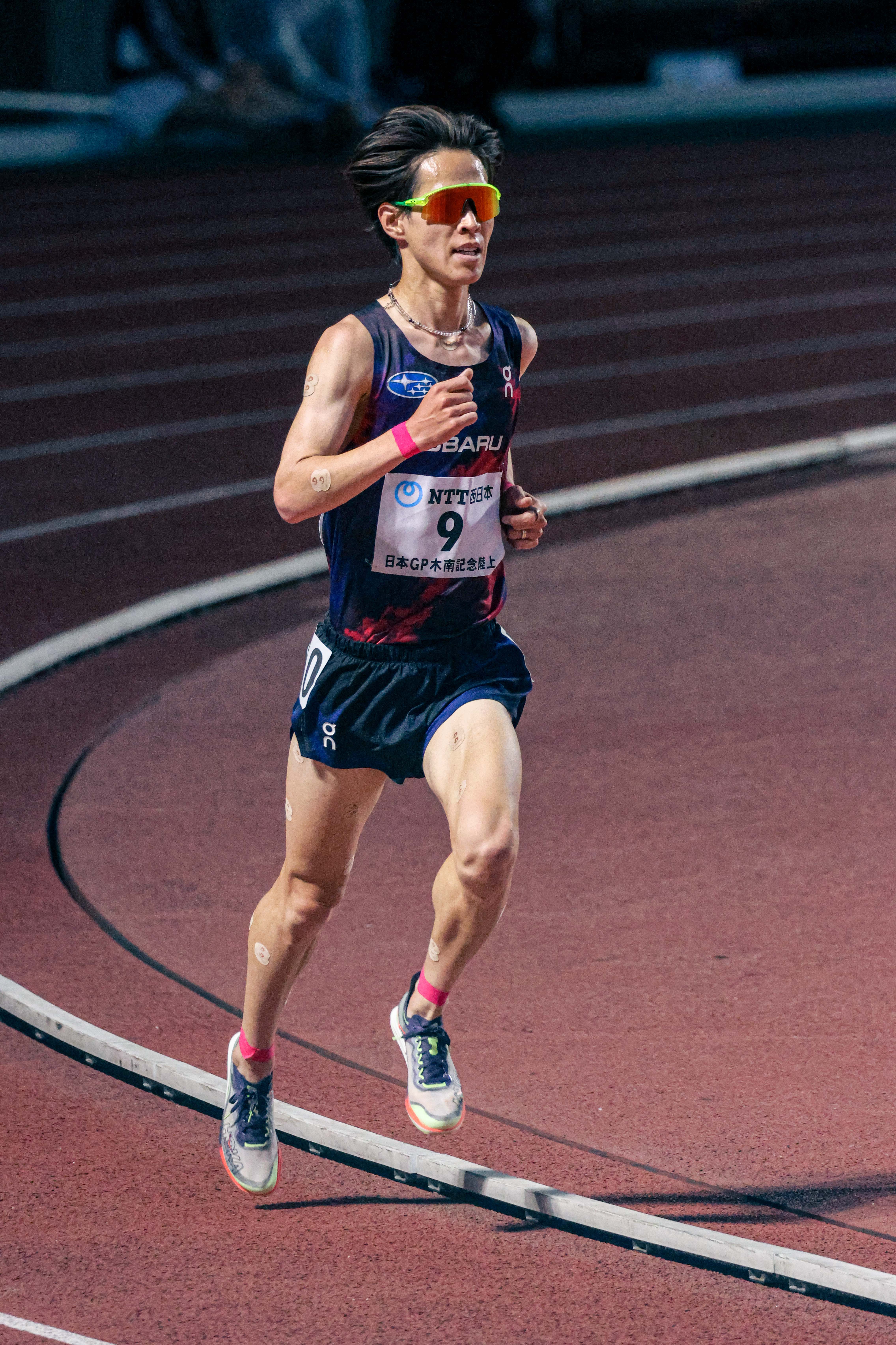 レース中の鈴木勝彦選手