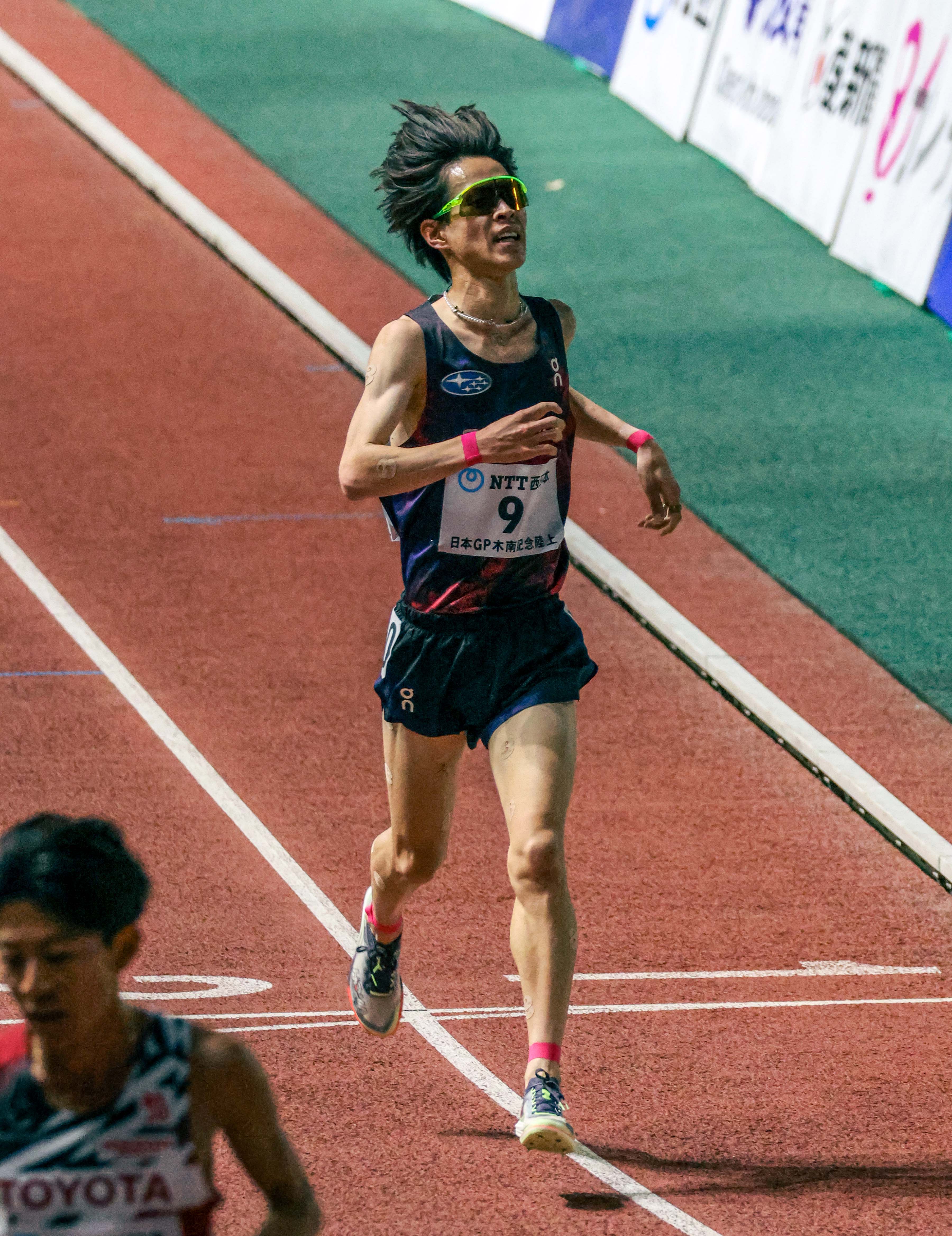 力走する鈴木勝彦選手