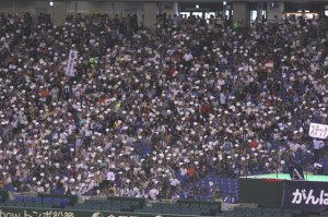 １塁側スタンドを埋め尽くした大応援
