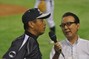 ～準決勝対ＮＴＴ東日本～ 勝利のインタビューに答ええる水久保監督