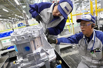 トランスアクスル分解・組立の様子