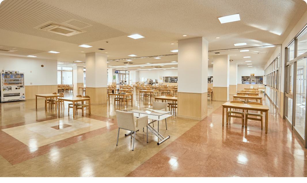 健康を考えた食事がとれる清潔感ある食堂　（クレス下小林寮）