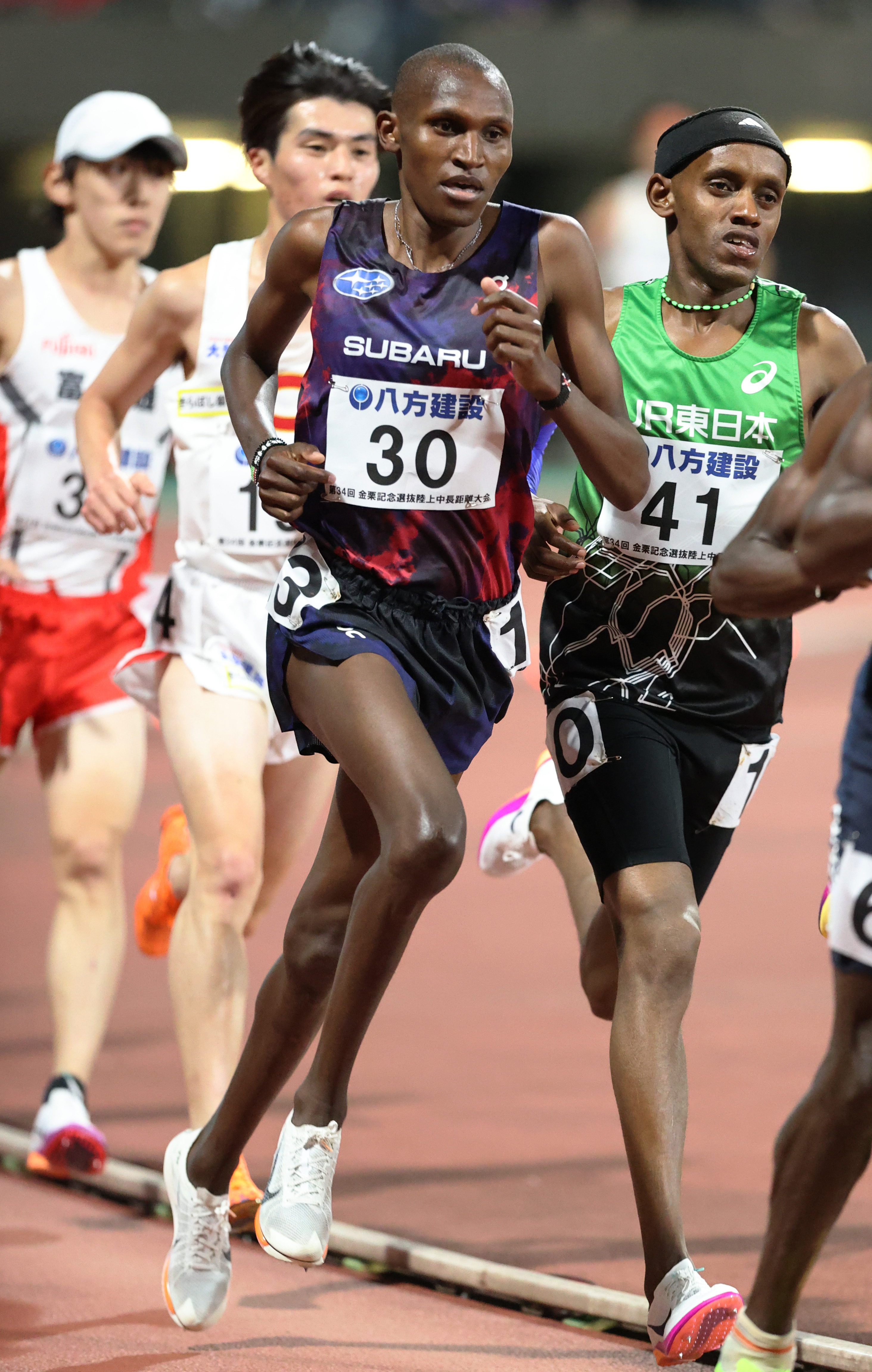 5000mで競り合う選手たち