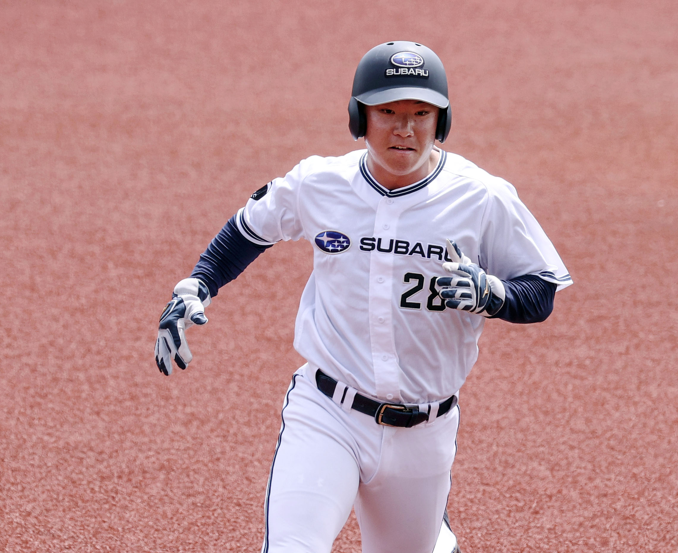4回に同点タイムリーを放った海老根優大